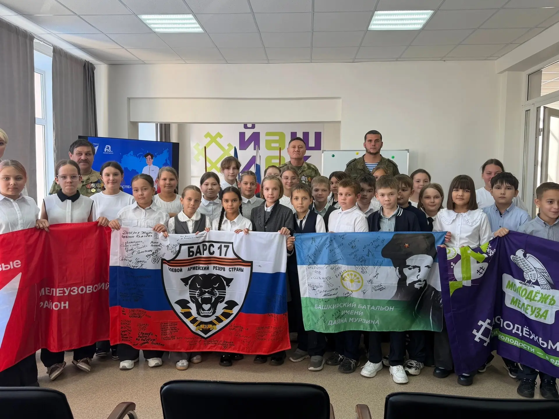 ⚡️ Прямой диалог: бойцы СВО провели урок мужества в МЦ «Йэшлек»! 🇷🇺