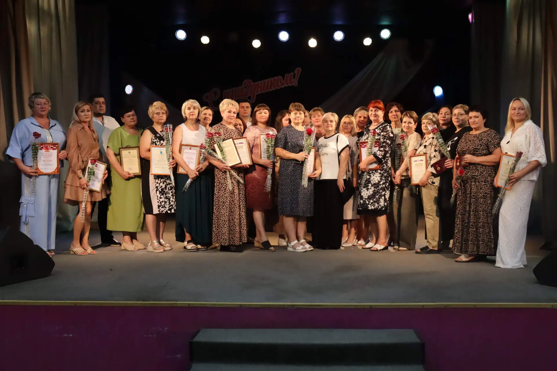С праздником, работники торговли!

Сегодня в районном Доме культуры провели праздничное мероприятие,