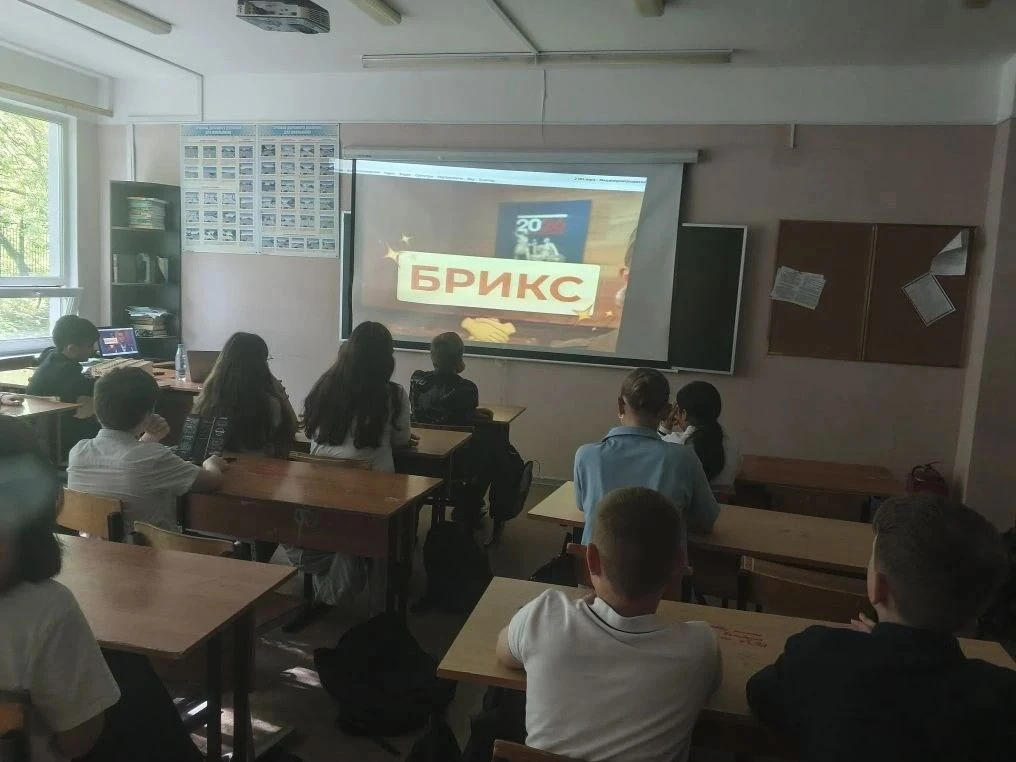 18 мая в МОУ гимназии №7 после торжественных линеек состоялось очередное занятие «Разговоры о важном