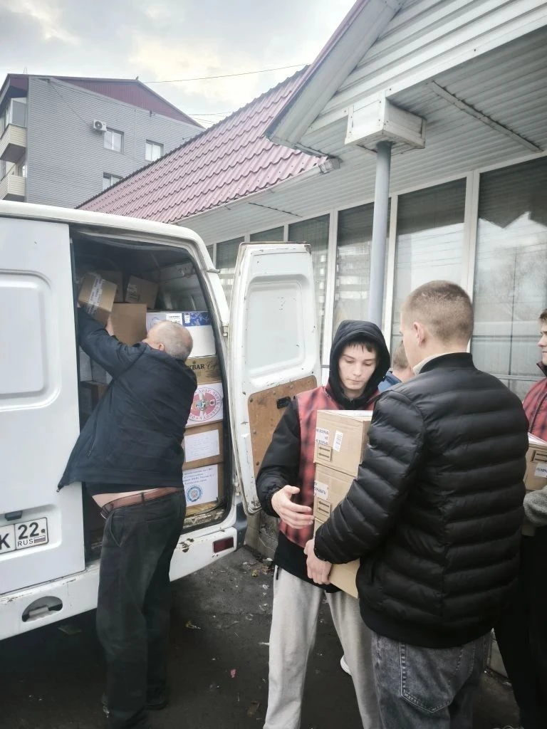 Бийск отправил очередной гуманитарный груз бойцам СВО ⁣ ✅Сегодня из города отправили 260 единиц груз
