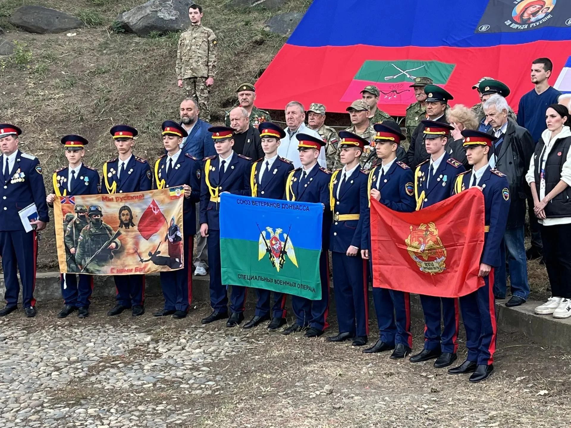 В Луганске прошло мероприятие посвященное годовщине воссоединения с Российской Федерацией