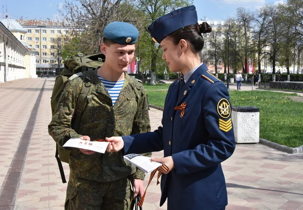Курсанты академии раздали рязанцам около 300 георгиевских ленточек  В этом году акция «Георгиевская 