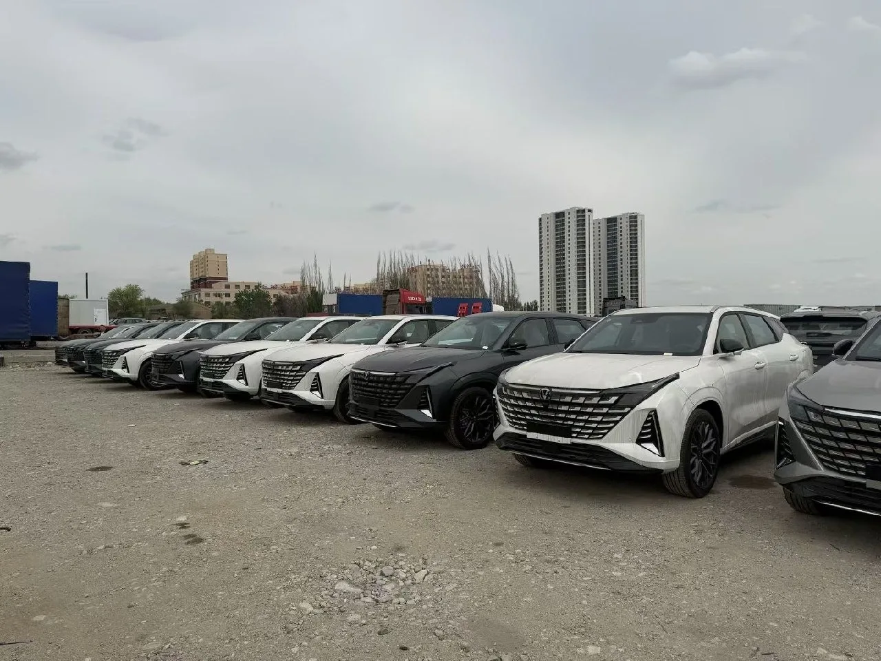 Друзья, крупная партия Changan UNI-ZX прибыла в Хоргос и Суйфэньхэ.  📍Для бесплатного подбора и расч