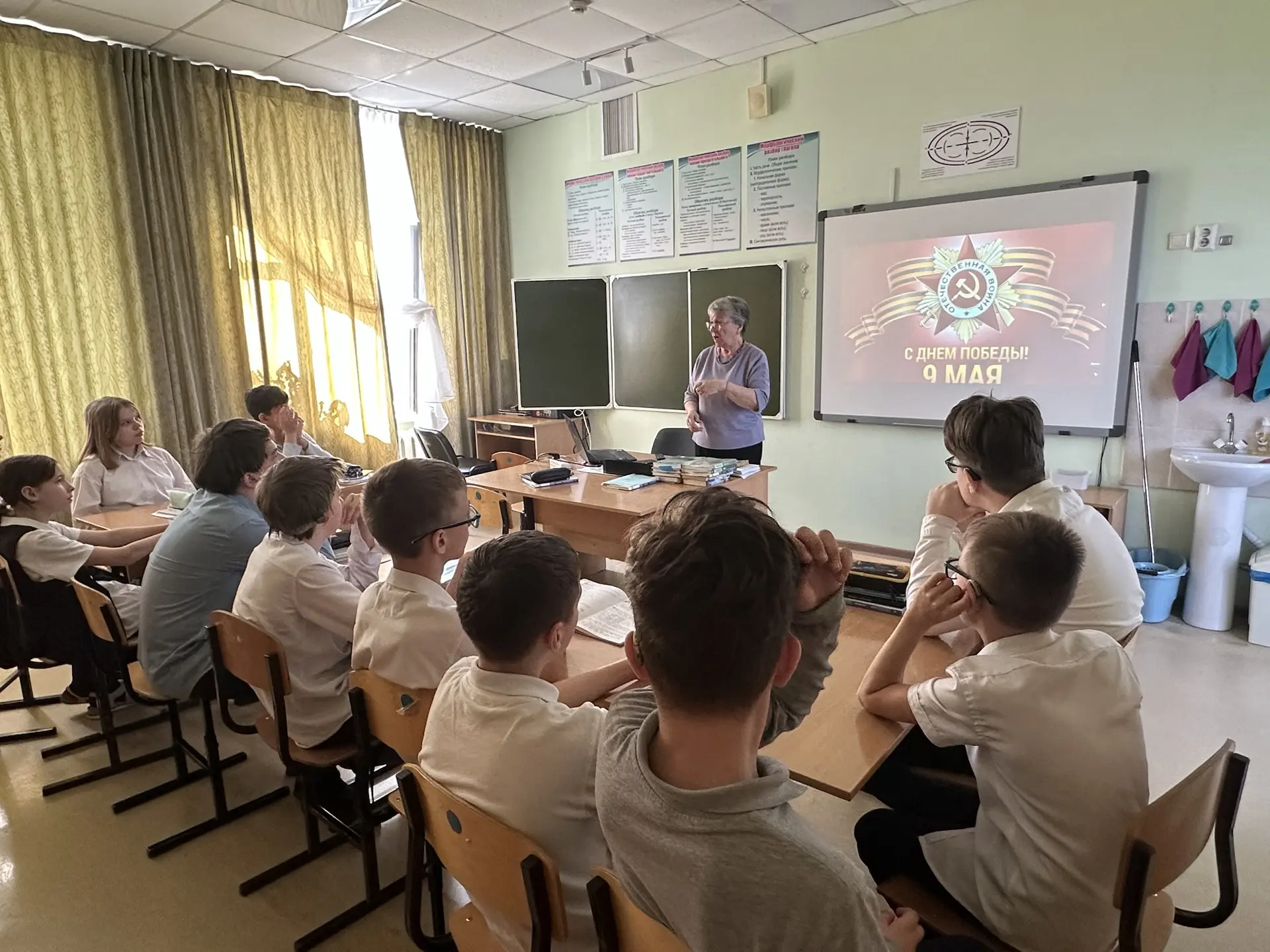 🎖️🕊️ Память жива: 
6 мая для учащихся 5-6 классов прошло внеклассное мероприятие, посвященное 81-й