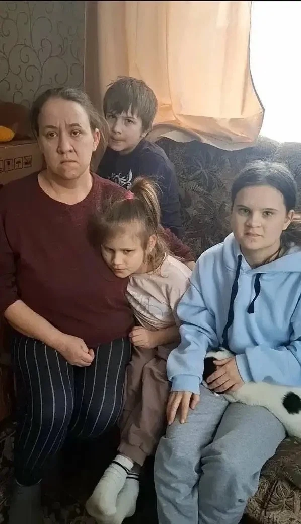 «Тётя Оля, за нами приехали?..»

Каждый раз, когда у ворот останавливается машина, пятеро детей вздр