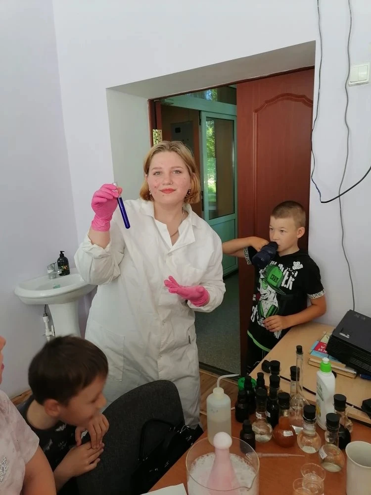 Сегодня к ребятам третьего отряда пришла студентка 3-го курса ЧХТТ, Мусаева Диана Андре...