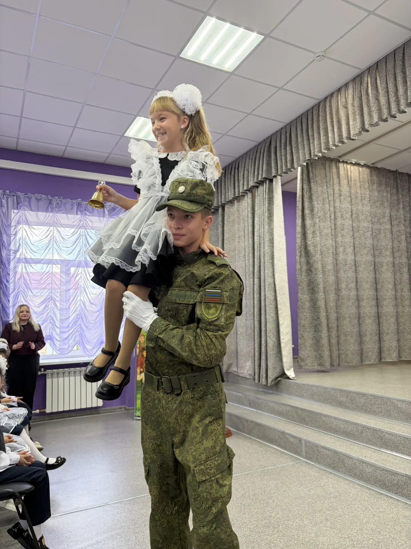 Сегодня наша школа торжественно открыла двери для первоклассников. В этом году за парты...