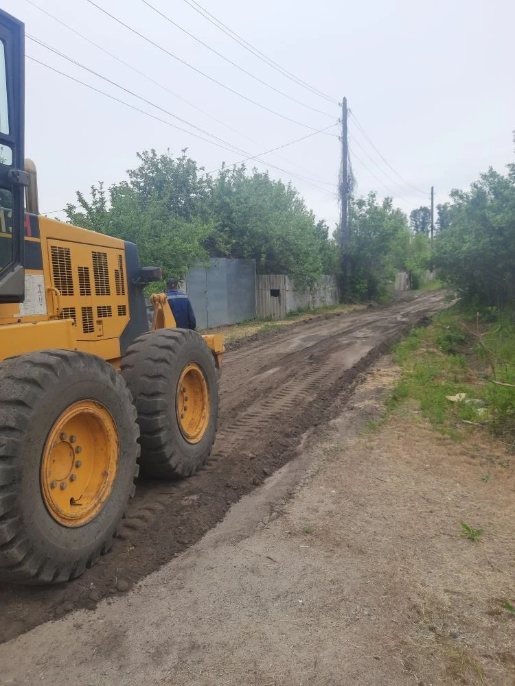 МУП "Энергобытсервис Станично-Луганского района" в этом году уже приступил к грейдированию переулков