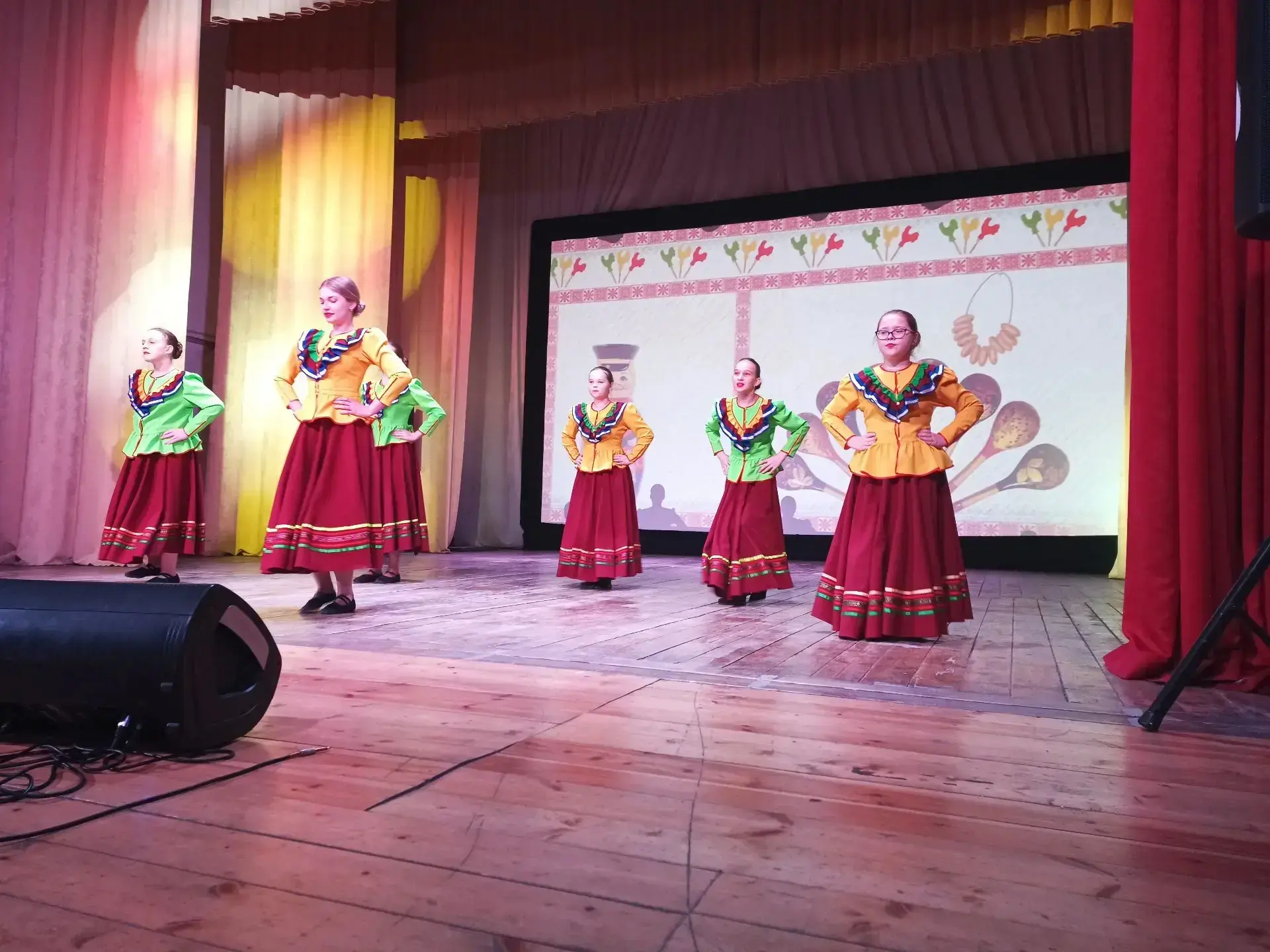 Казачий ансамбль «Хуторок» покорил фестиваль «Za СВОих»  🎶 Когда музыка оживает, а сцена превращаетс
