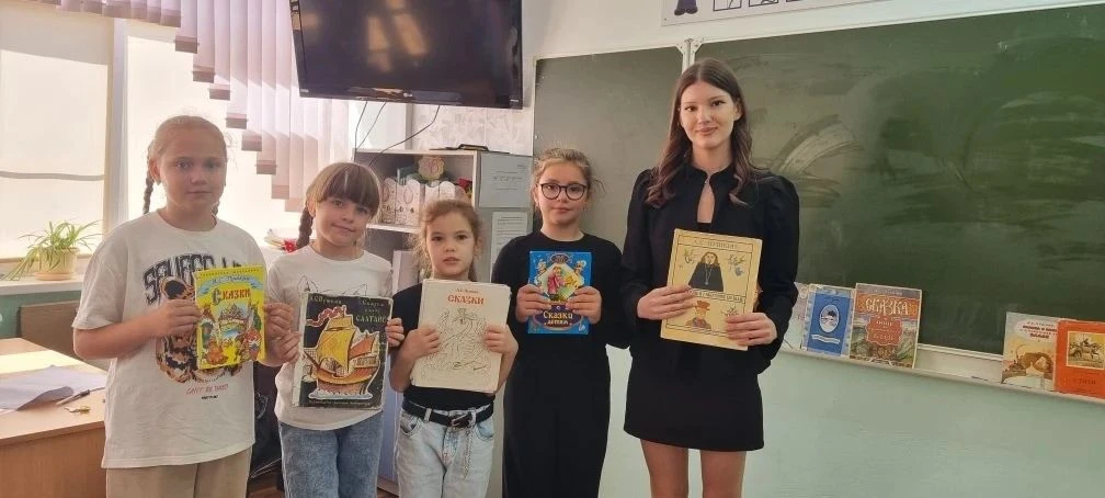 3 июня в рамках Дня русского языка дети из пришкольного лагеря "Солнышко" принимали акт...