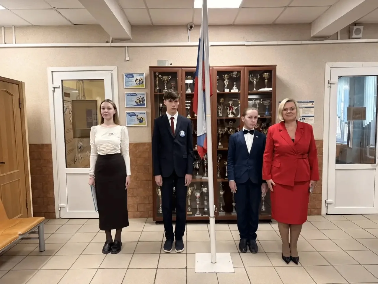 Разговоры о важном  Учебная неделя в Гимназии началась с торжественного поднятия флага Российской Фе