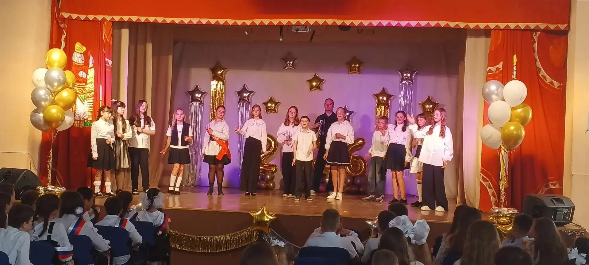 Торжественный выпускной в начальной школе!  ✨ Сегодня в нашей школе произошло знаменательное событие