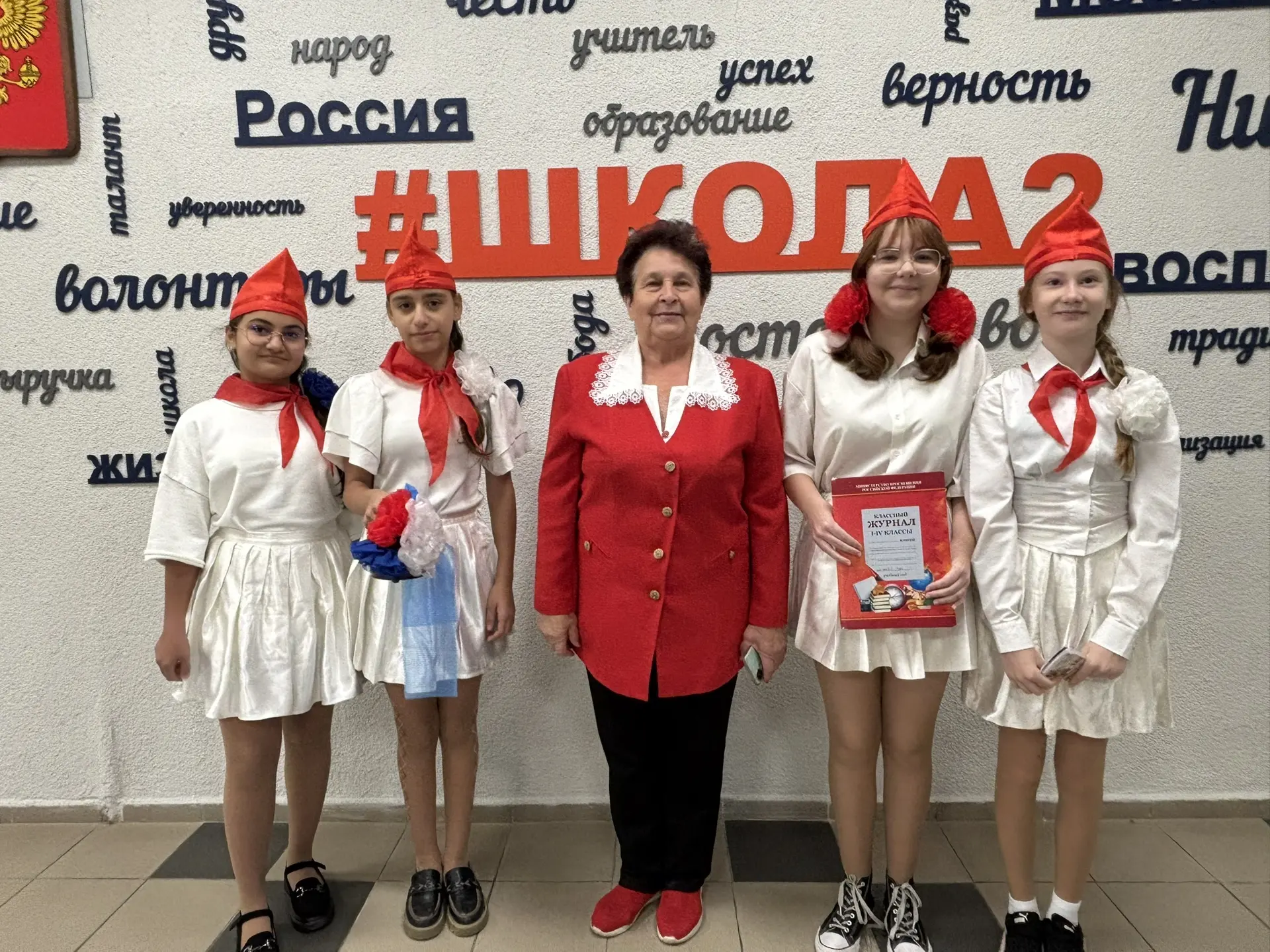В преддверии Дня учителя 4 октября, коридоры нашей школы наполнились особой атмосферой....