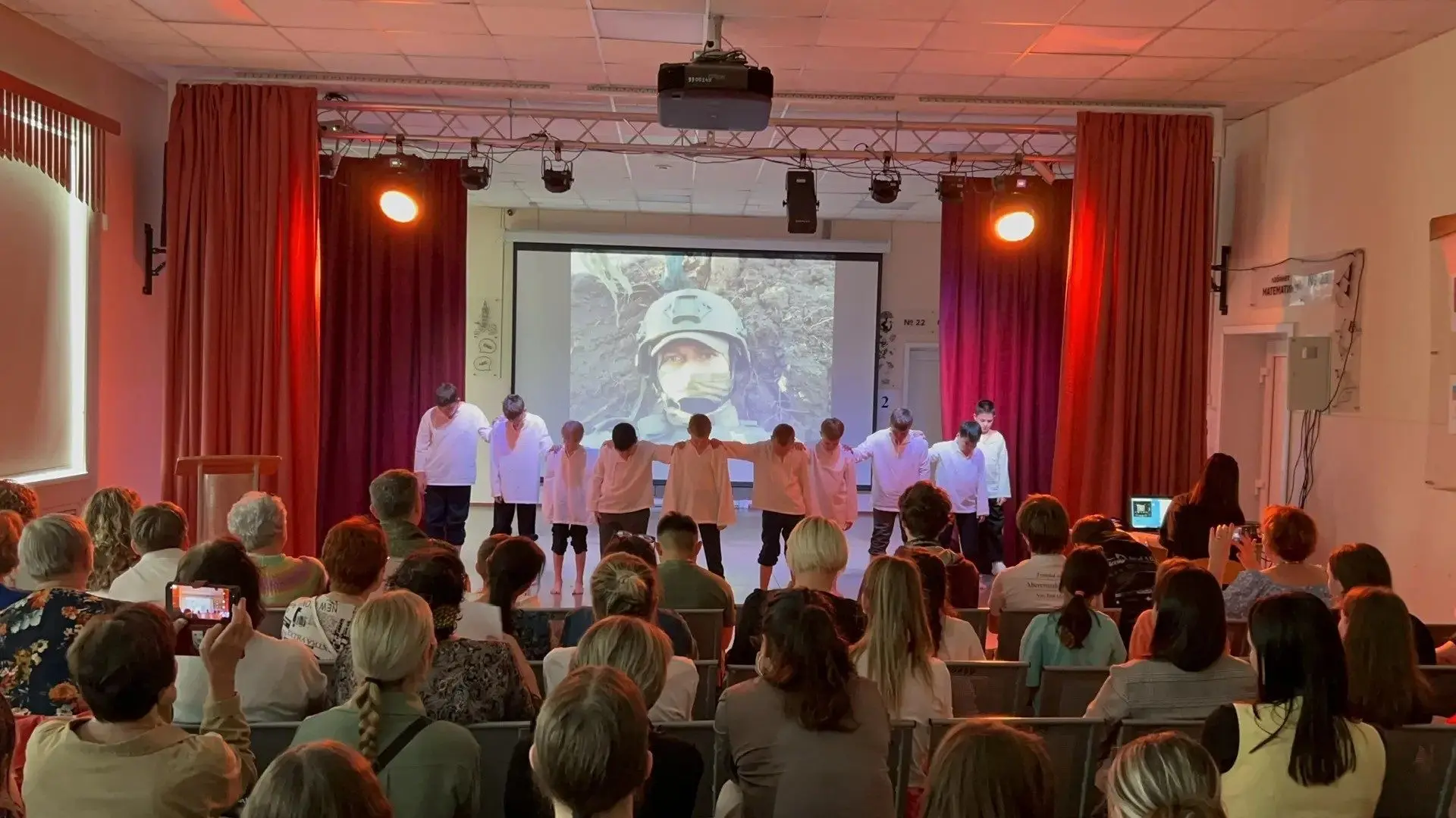 Сегодня снова показали нашу театральную постановку и фильмы! 🎭 В зале сидели курсанты ...