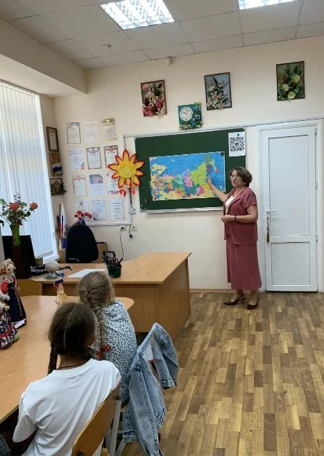 Педагог Брехова Н.А провела тематическое мероприятие «В единстве-сила». Ребята познакомились с карто