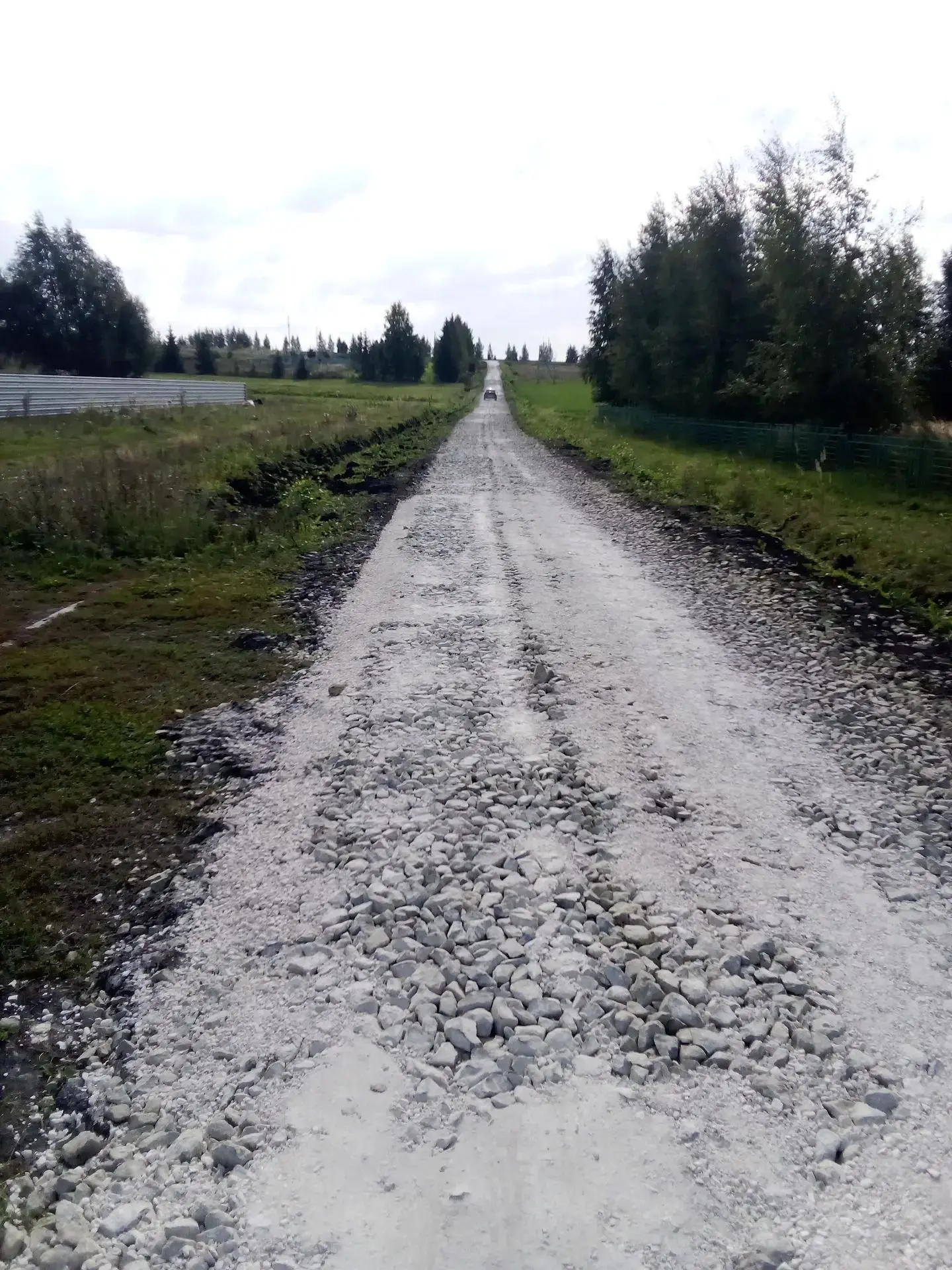 В деревне Чичканы завершён ремонт дороги к кладбищу.