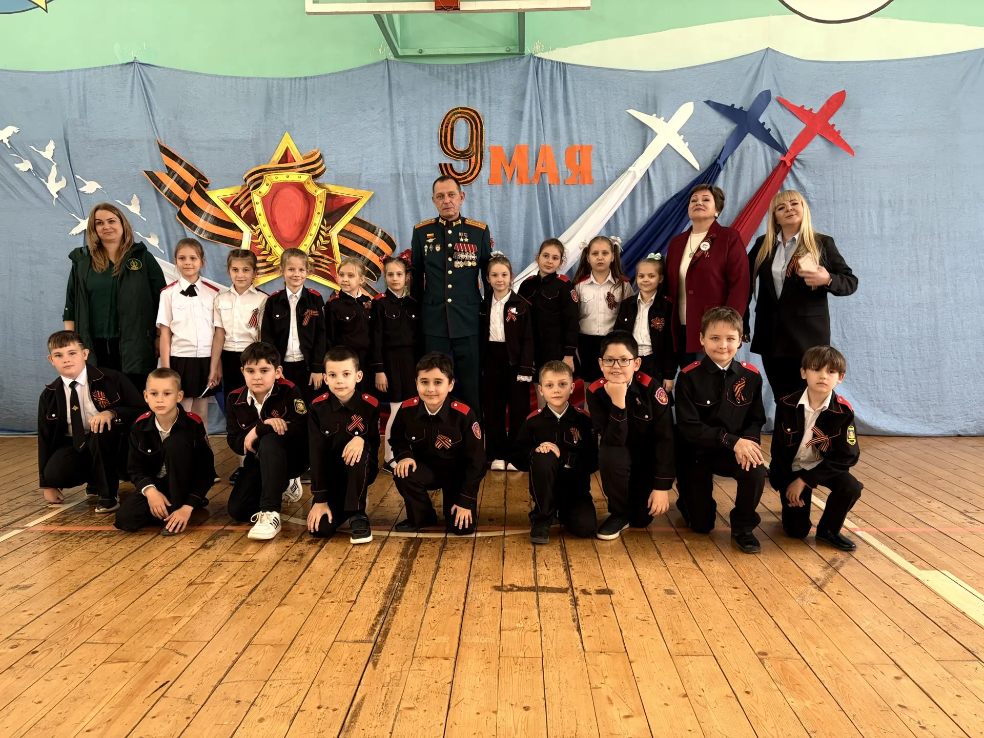 🌎🤲🏻🕊Диалог с Героем в нашей школе 🇷🇺  🌟Сегодня в стенах нашей школы прошло важное событие. В рамках 