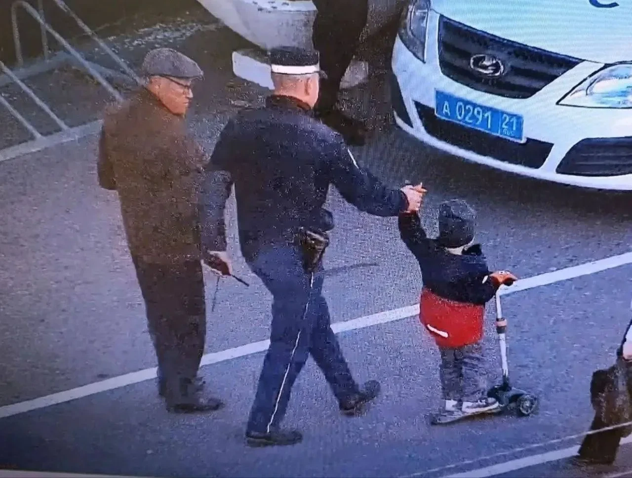 Потерявшегося четырёхлетнего мальчика нашли полицейские в Чебоксарах