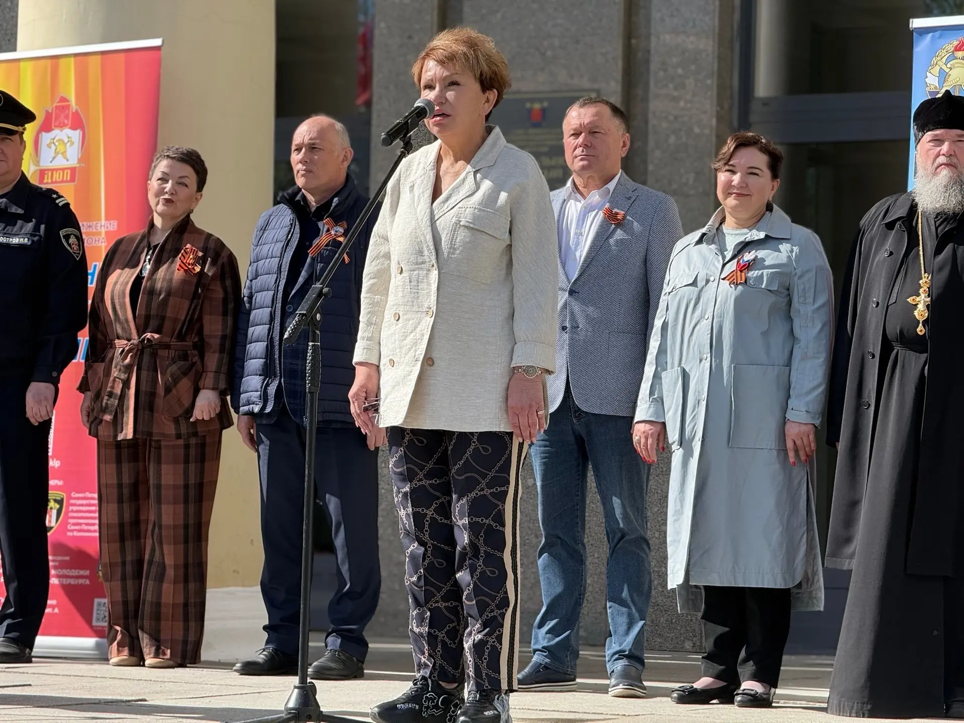 🗓 5 мая у КДЦ «Ижорский» прошла торжественная линейка, посвященная Году единства народов России и ст