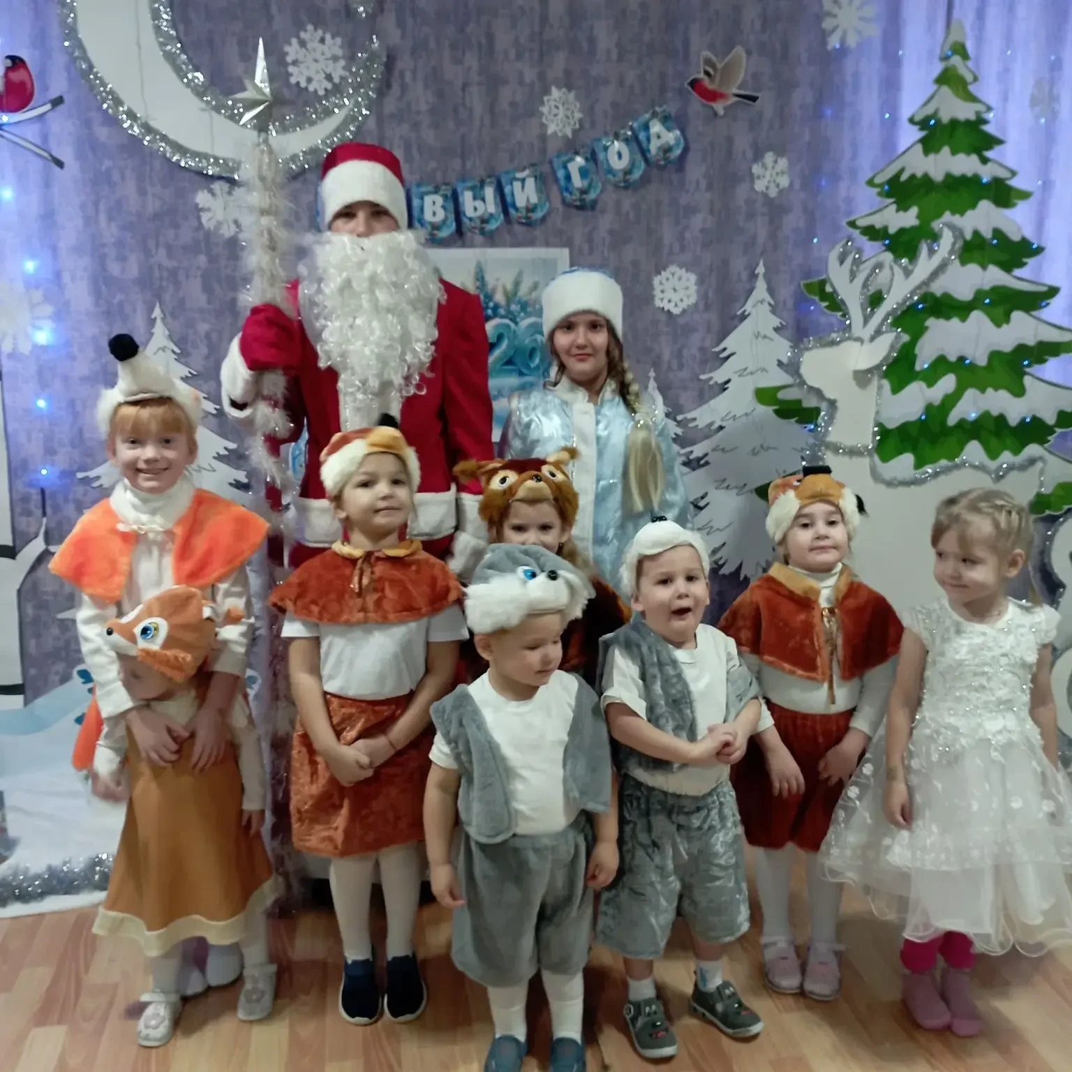 Всех с наступающим Новым годом! Это фото - поздравление от воспитанников нашего структурного подразд
