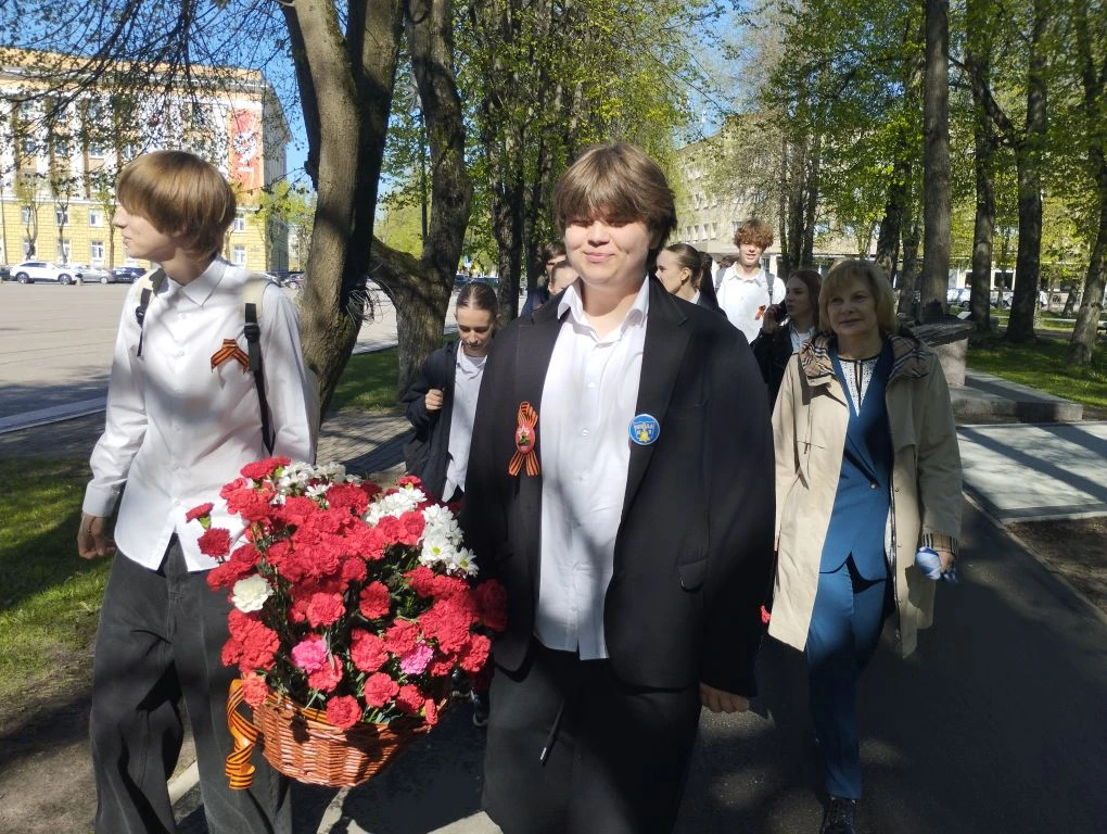 Наши сердца вновь объединились в традиционном, глубоко символичном событии-сборе Венка Победы. Это у