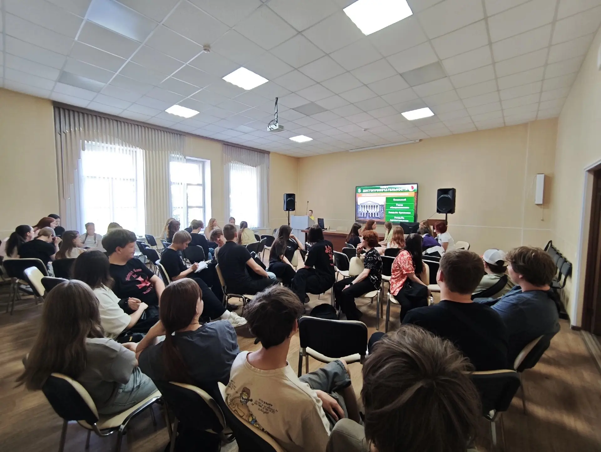 Вчера для студентов групп ПД-11 и ИС-11 прошёл интеллектуальный квиз «Россия» 🔥
🏛 Угадывали главны