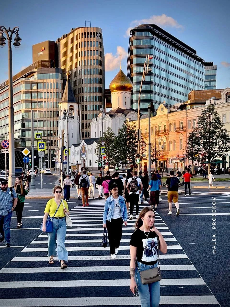 ☕️ Доброе утро, Москва!

Сегодня в столице прохладно: воздух прогреется лишь до +20 °C. Местами прой
