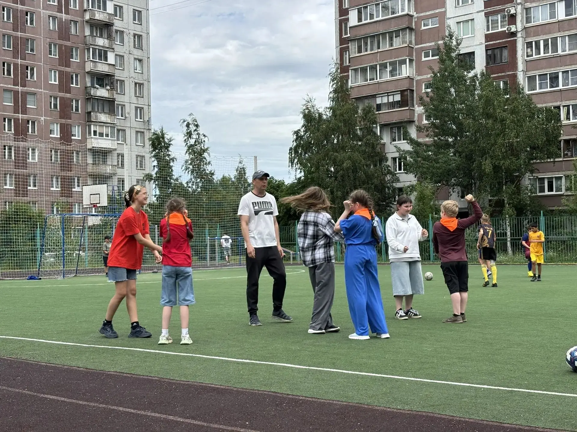 «Россия — Родина моя: как «Солнечная страна» встретила День России!» 🇷🇺✨

Сегодня, 11 июня, в наше
