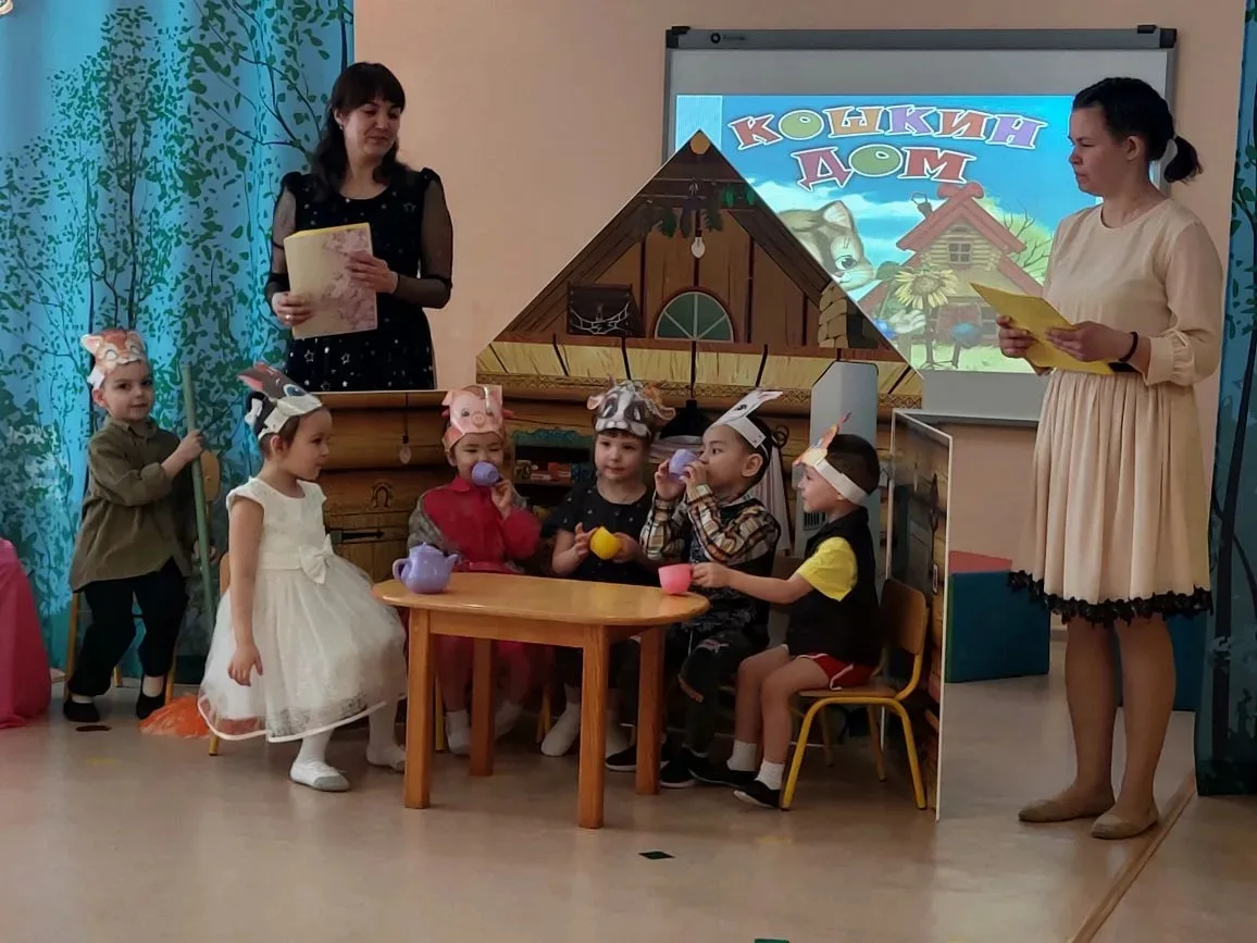 В нашем детском саду с большим успехом продолжается театральная неделя. Воспитанники младшей группы 
