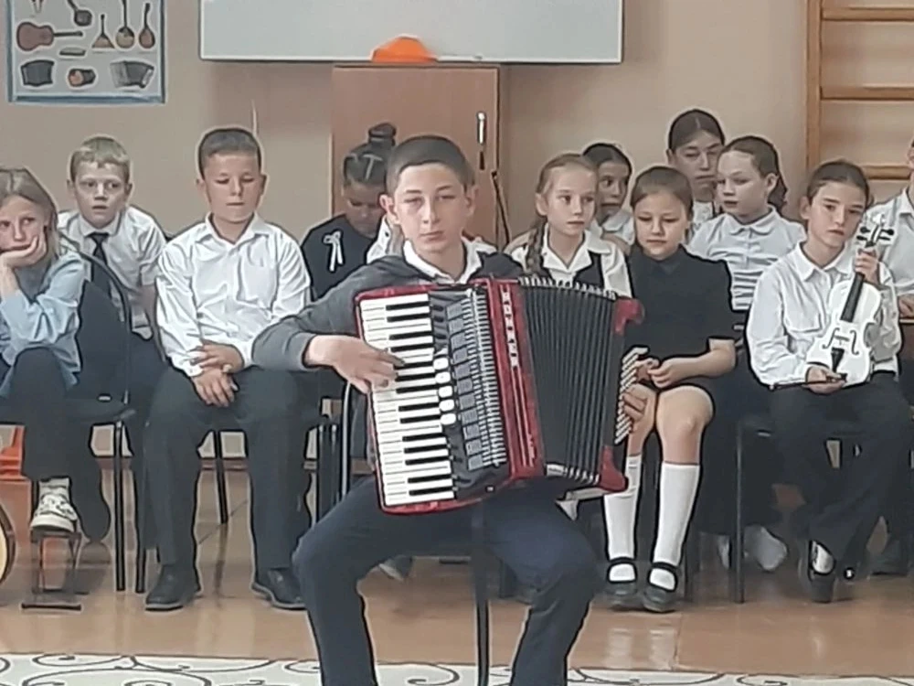 Дошкольный возраст чрезвычайно важен для овладения музыкальной культурой, именно в детс...