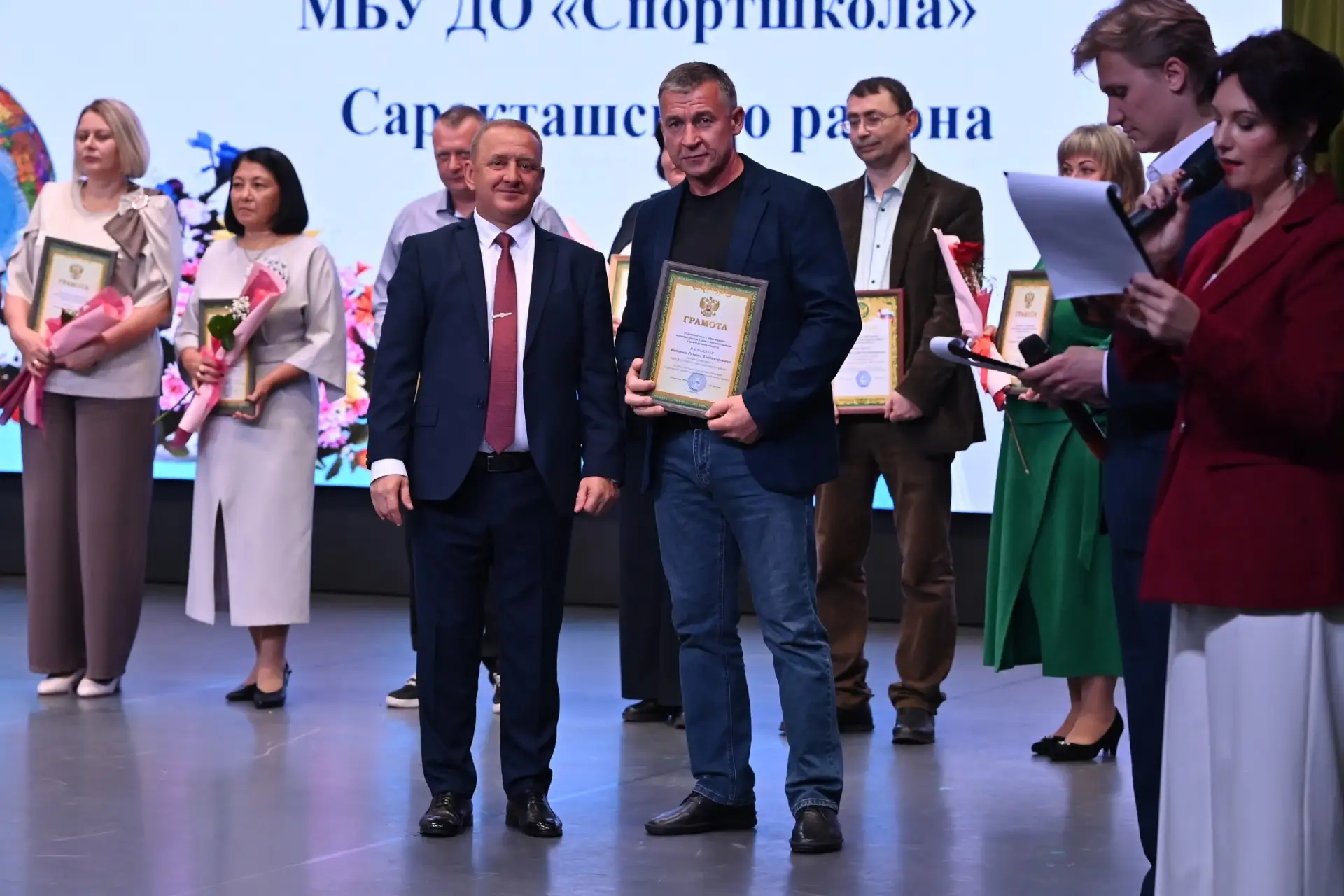 Поздравляем коллега с наградой.