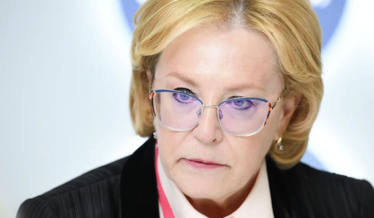 Скворцова объявила о скором выходе вакцины против аллергии на амброзию