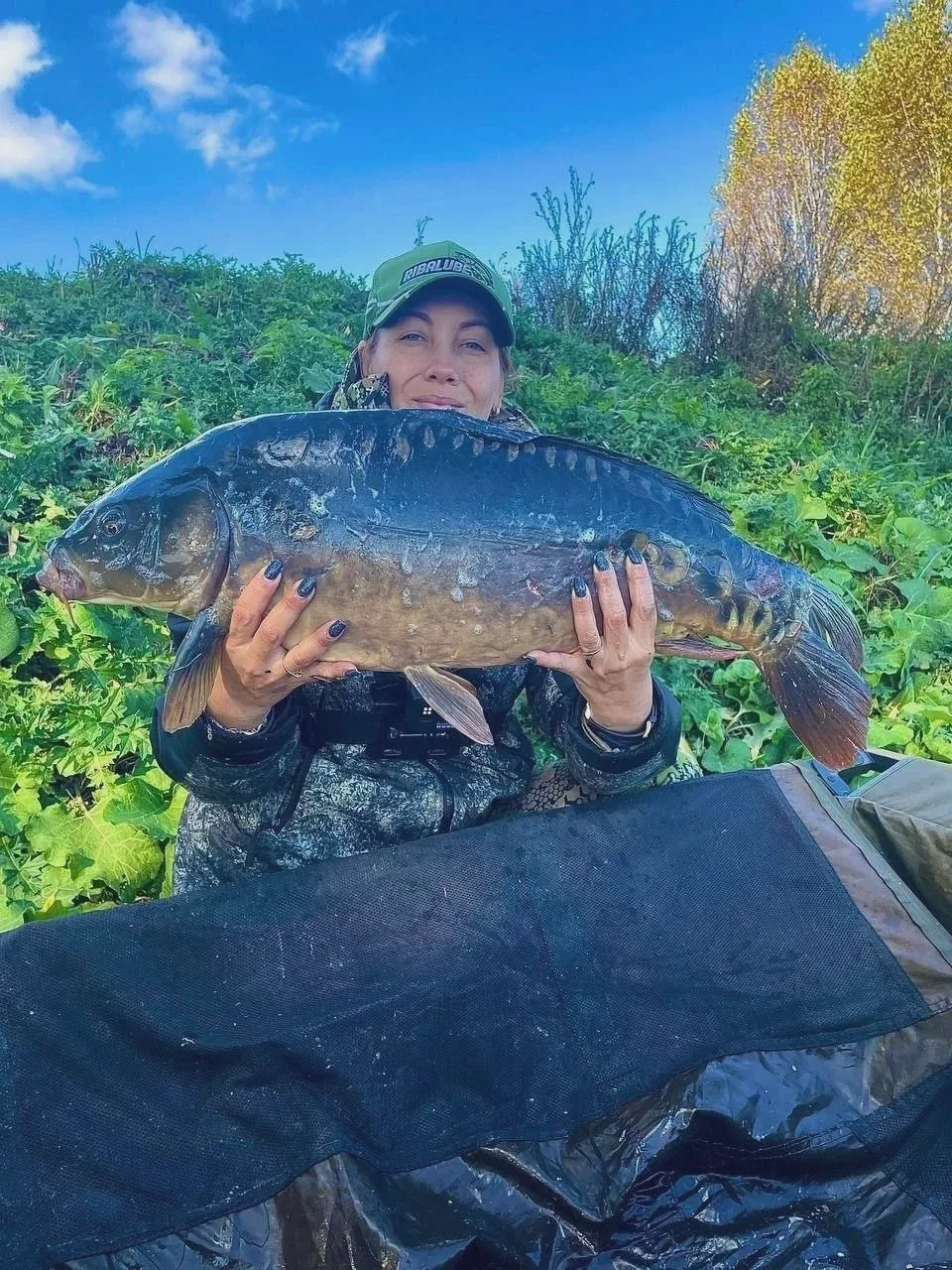 🐟 Рыб-великанов в Кемерове ловят и женщины