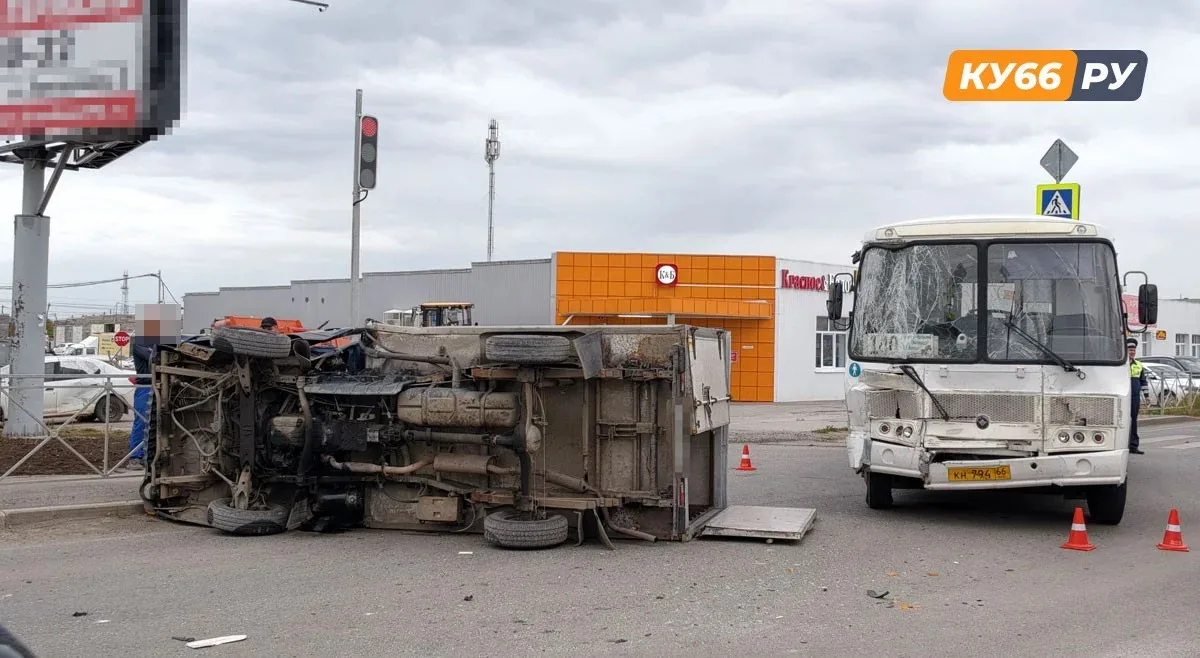 Три человека пострадали при столкновении автобуса и грузовика под Каменском-Уральским