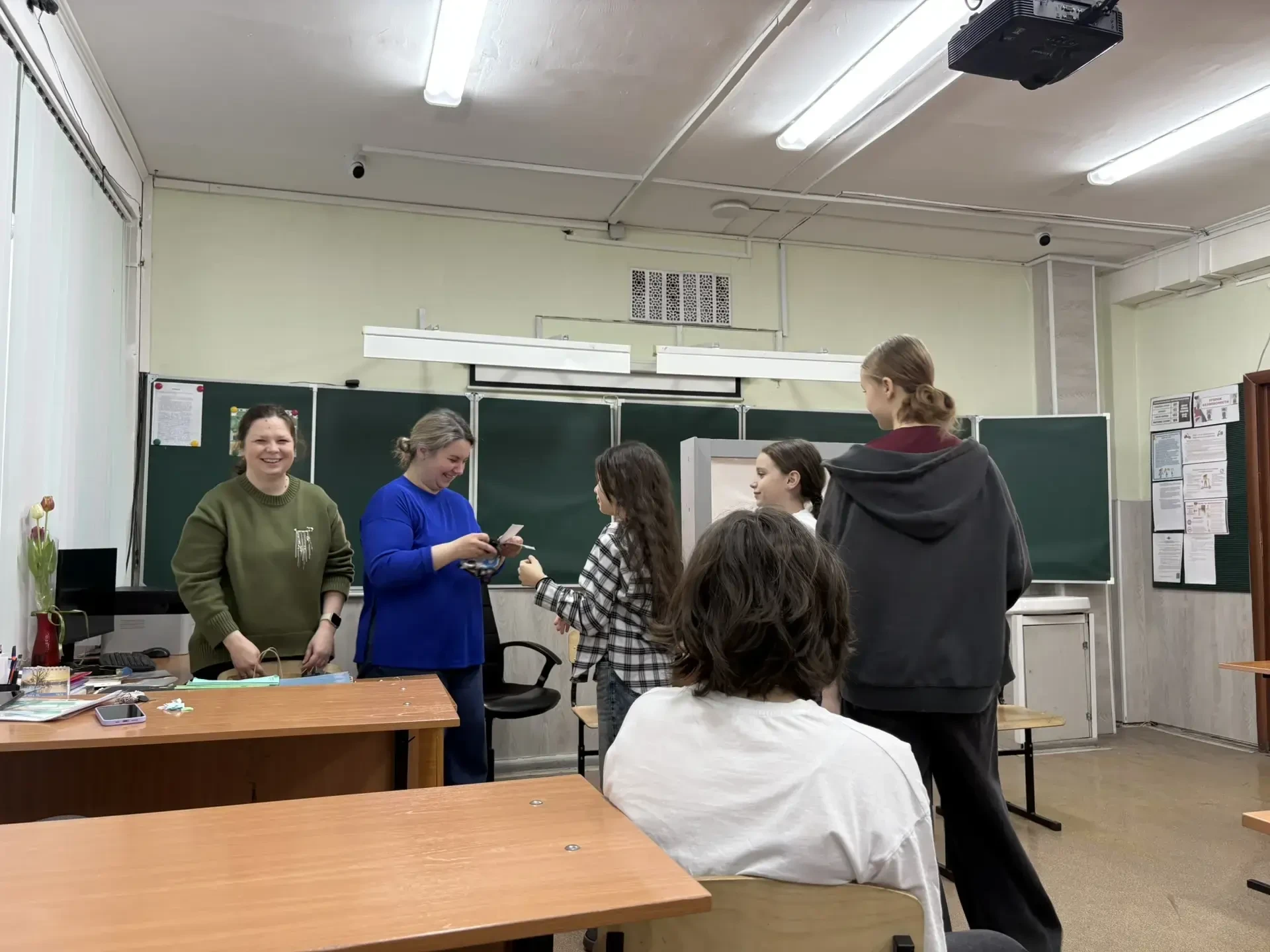 🎭 14 марта в нашей школе прошло увлекательное творческое мероприятие «Театр теней на английском язык