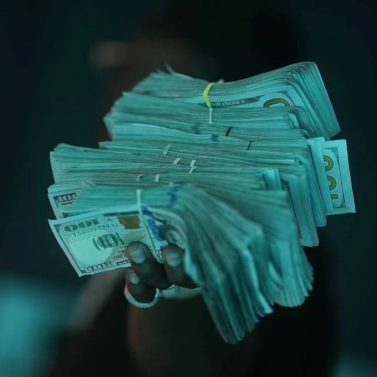 💶 Когда деньги превращаются в инструмент власти?

О финансовом абьюзе говорят реже, чем о физическо