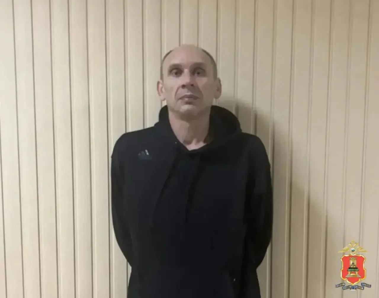 Полиция задержала 50-летнего неоднократно судимого мужчину, который под видом слесаря о...