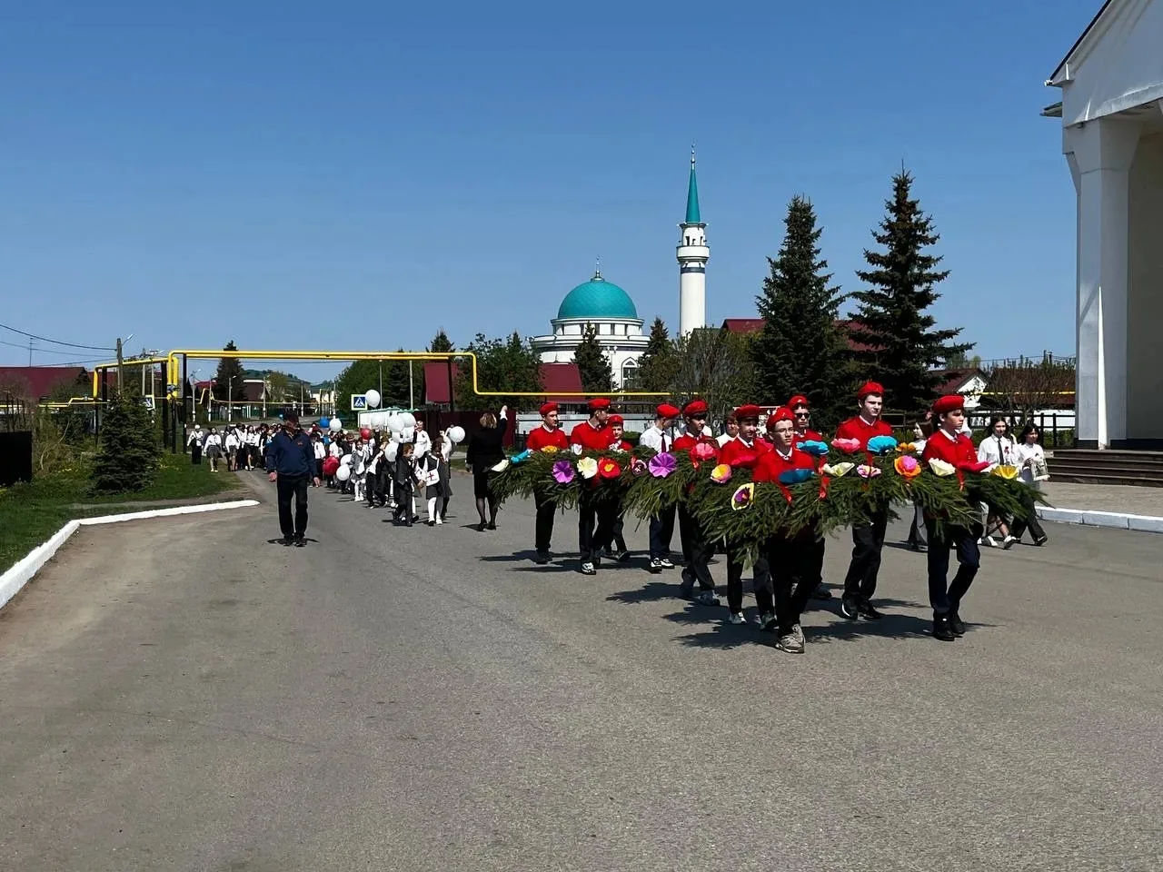 Бүген  авылыбызда Бөек Җиңүнең 81 еллыгына багышланган митинг үткәрелде. Чарада авыл ха...