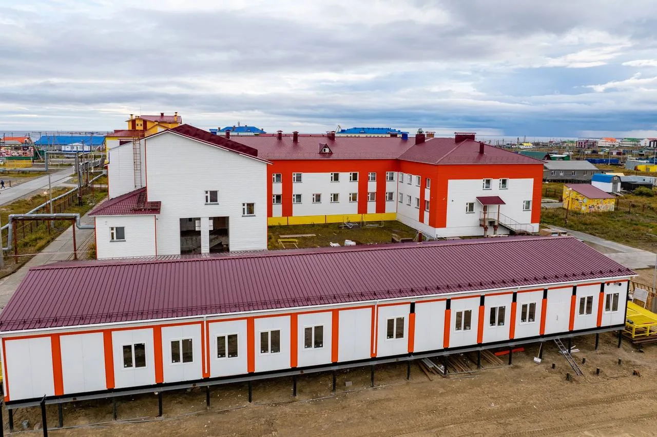 🏠 В Новом Порту строят модульную столовую.