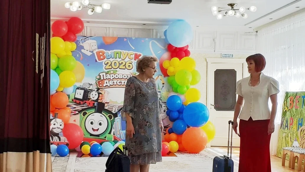 👫💐☀🎈🎶3 июня состоялся еще один торжественный выпускной бал.
🚂На паровозике детства на встречу к