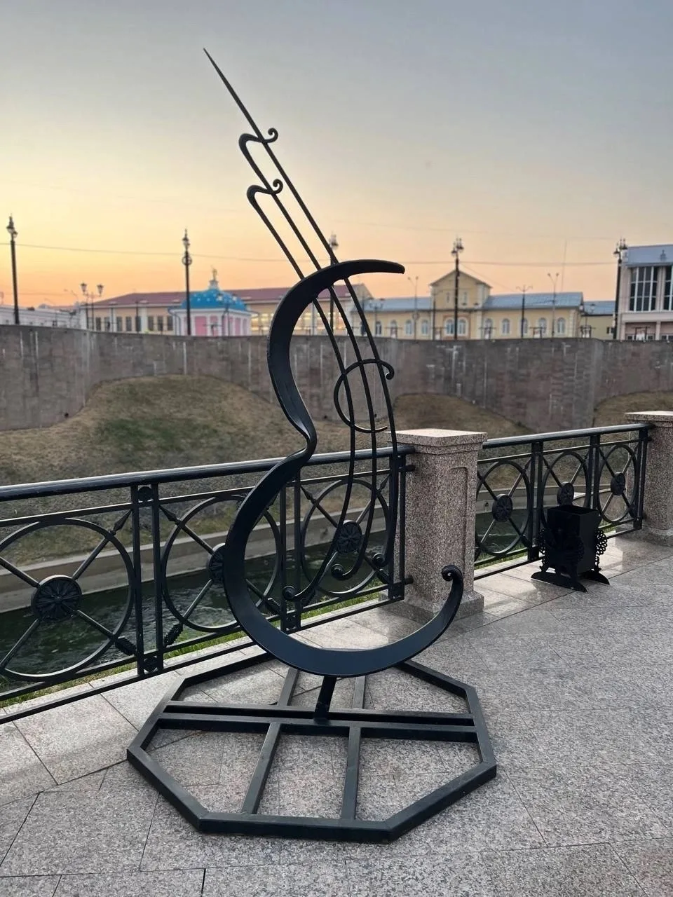 🎵 Возле БКЗ появились новые скульптуры.