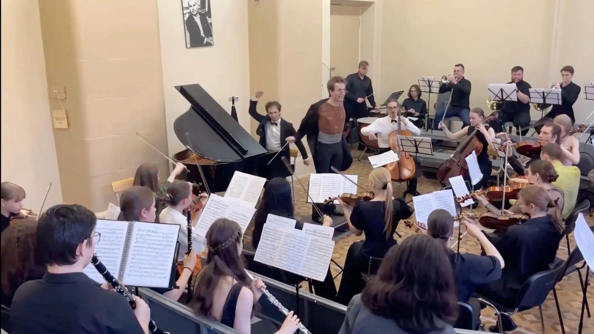 🎼 В Герценовском университете прошел первый сольный концерт Юношеского симфонического оркестра

9 и