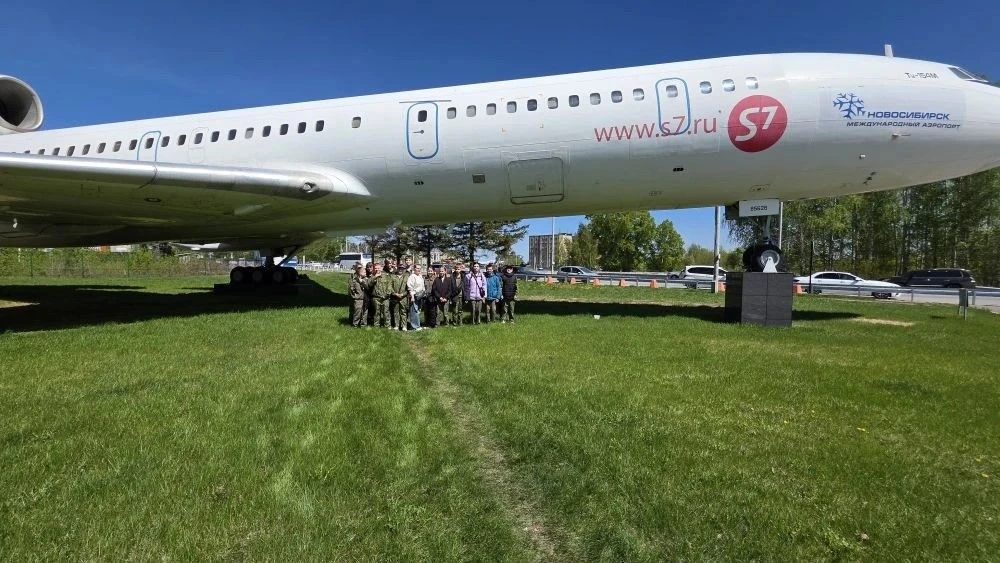 Сегодня ученики 6 "К" класса посетили Международный аэропорт Новосибирска «Толмачёво».   Ребята смог