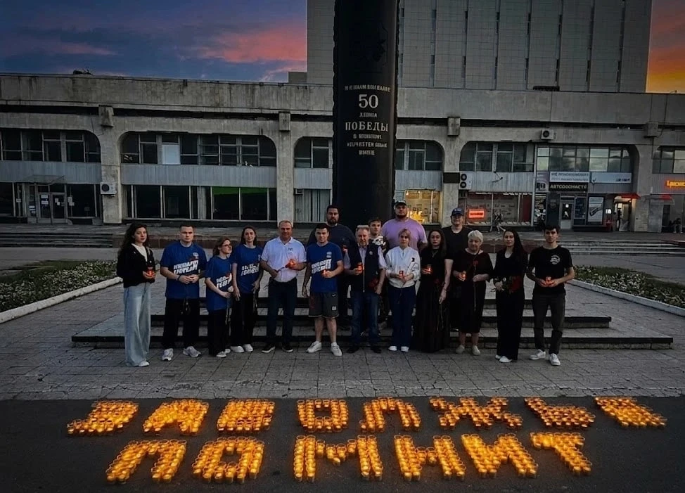 В ночь с 21 на 22 июня, когда вся страна замирает в преддверии Дня памяти и скорби, площадь 50-летия