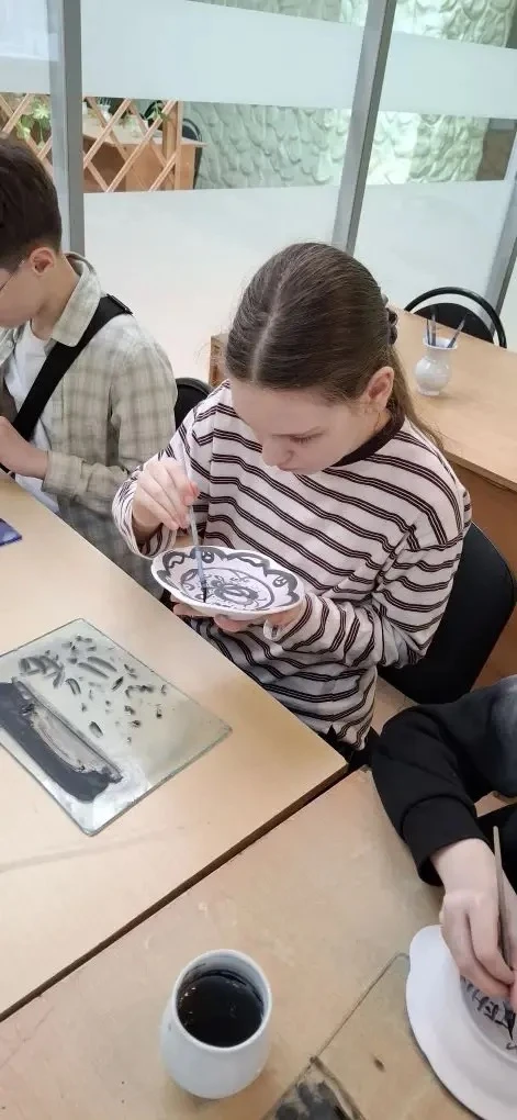 19 апреля ученики 5А, 5Б, 5М, 6А и 6Б классов побывали на  экскурсии "Синь России". Ребята посетили 