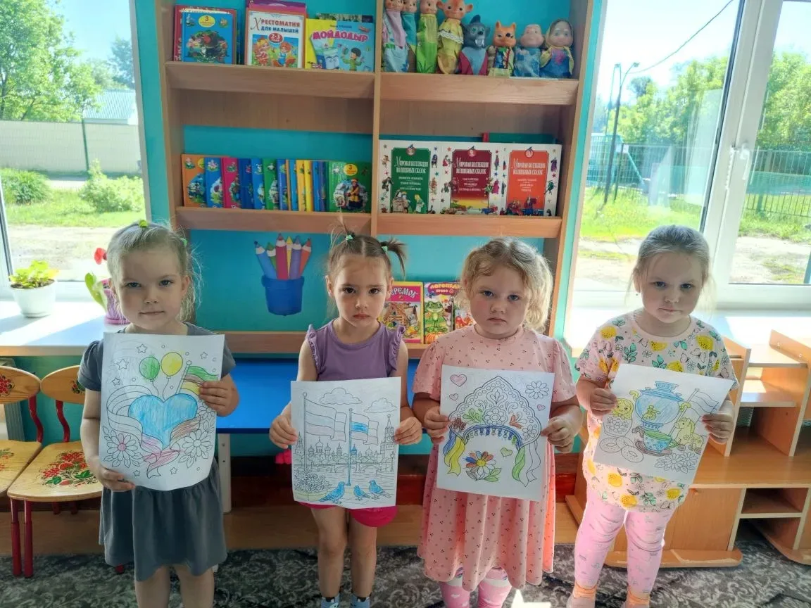 🎉 День России в детском саду: творчество и игры! 🇷🇺

Малыши:
🎨 Рисовали российский триколор и бе