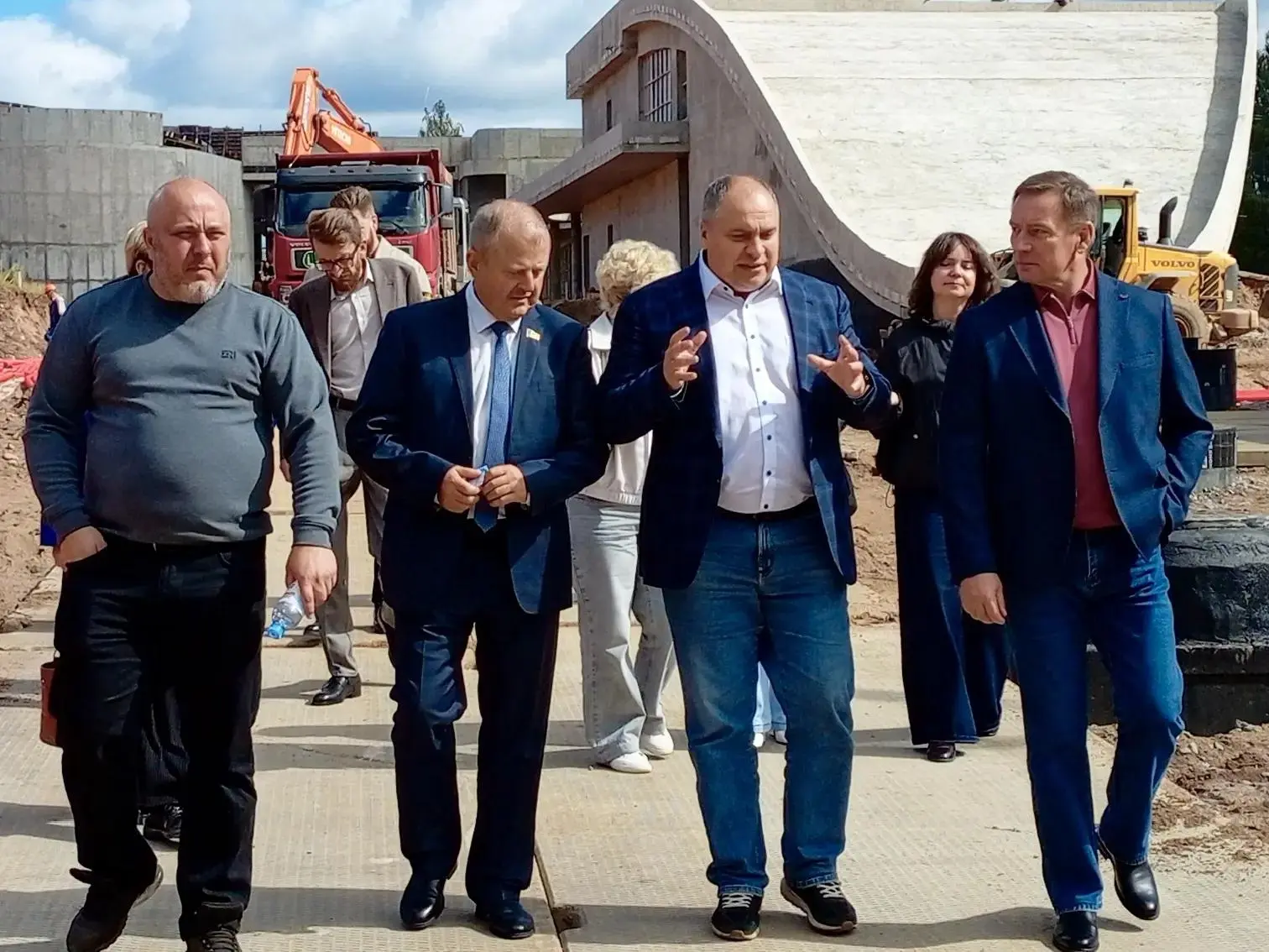 🏗 В Валдае сейчас идёт активное строительство. Вчера вместе с заместителем председател...