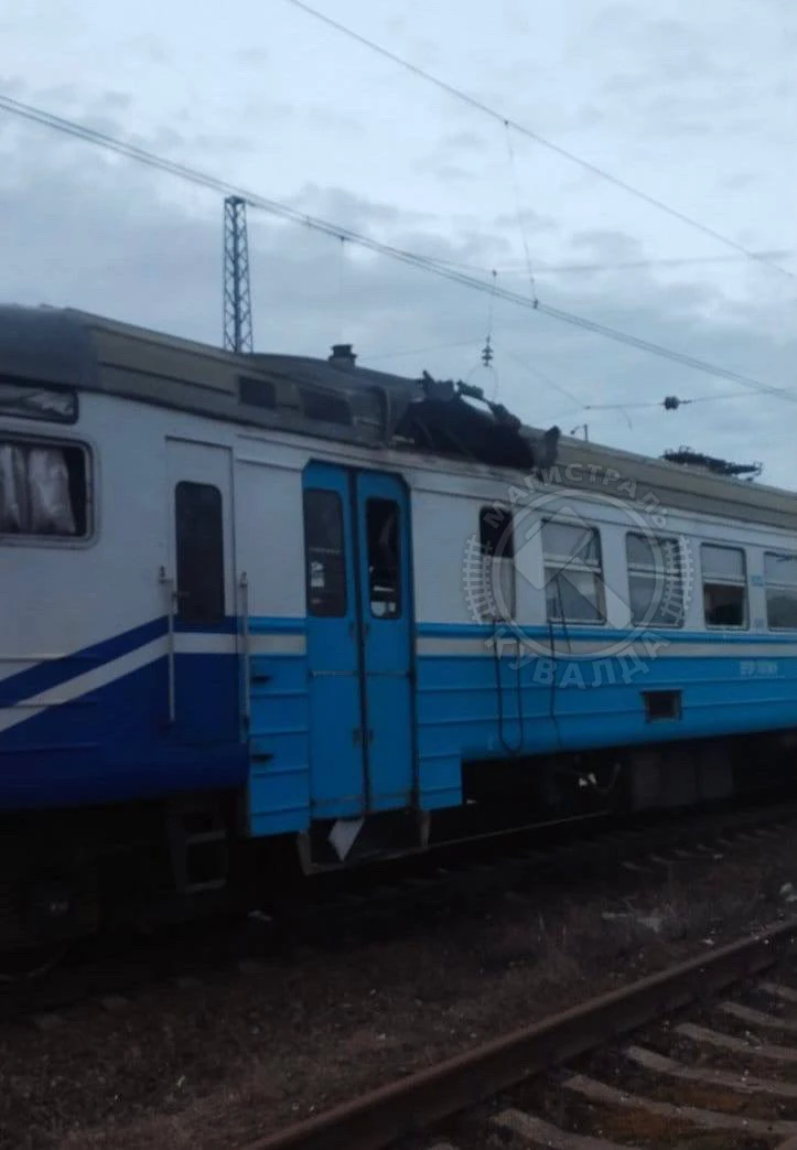 Харьковская область, прилет БПЛА по вагону пригородного поезда сообщением Слатино — Хар...
