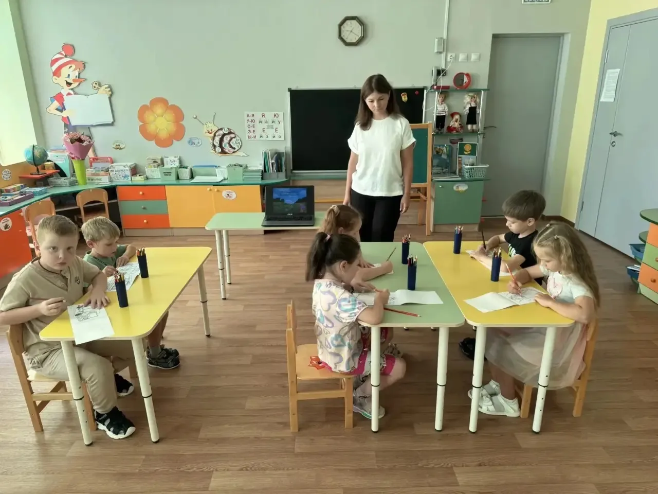 В гостях у детей группы "Речецветик" была Дубинина Людмила Ивановна, мама Виктории. Она...