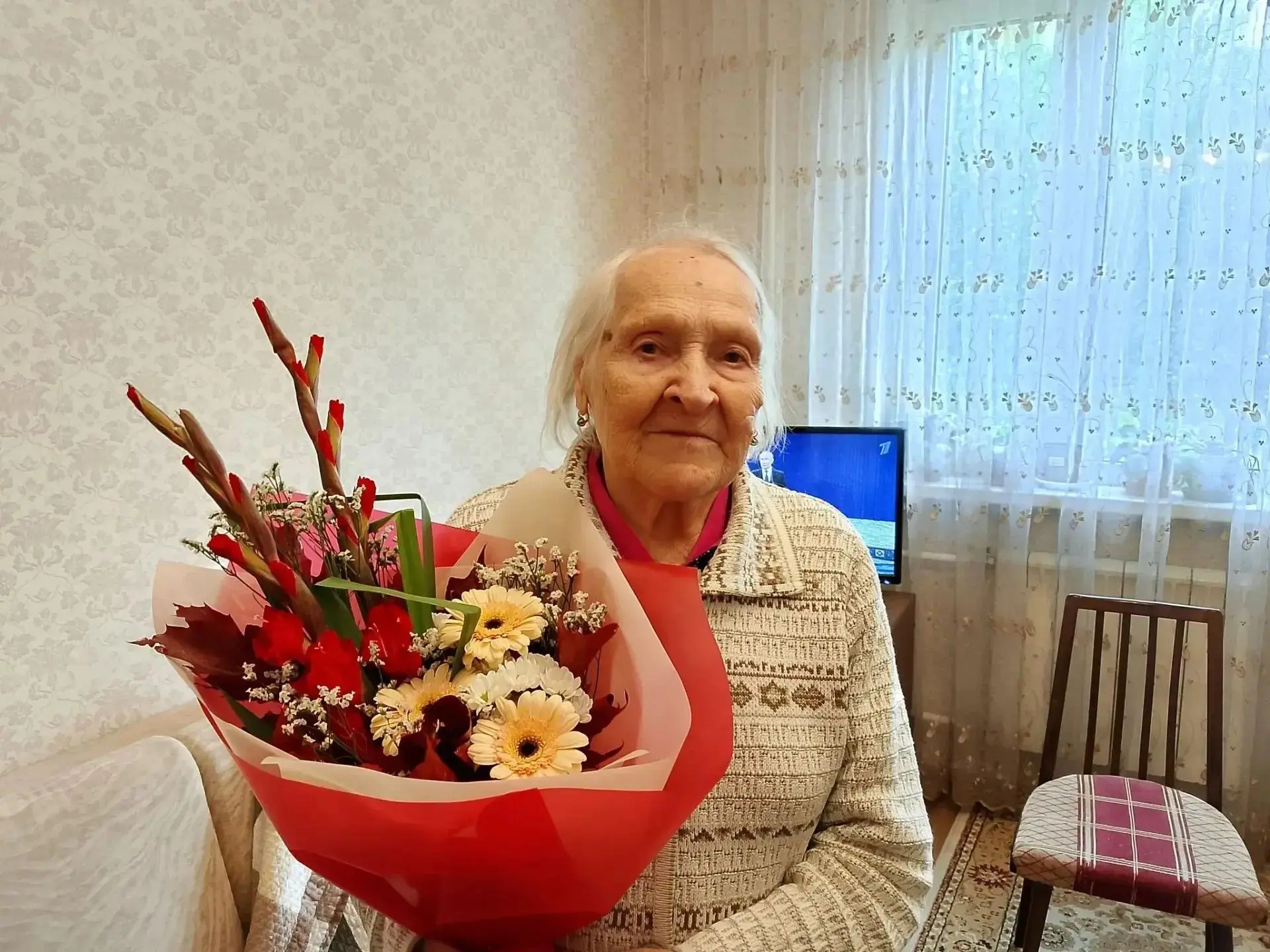 В Крюково поздравили Валентину Дмитриевну Панину с 95-летием